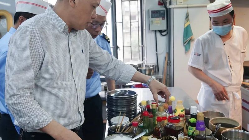 食品代工与自建厂：成本考量背后的深层逻辑